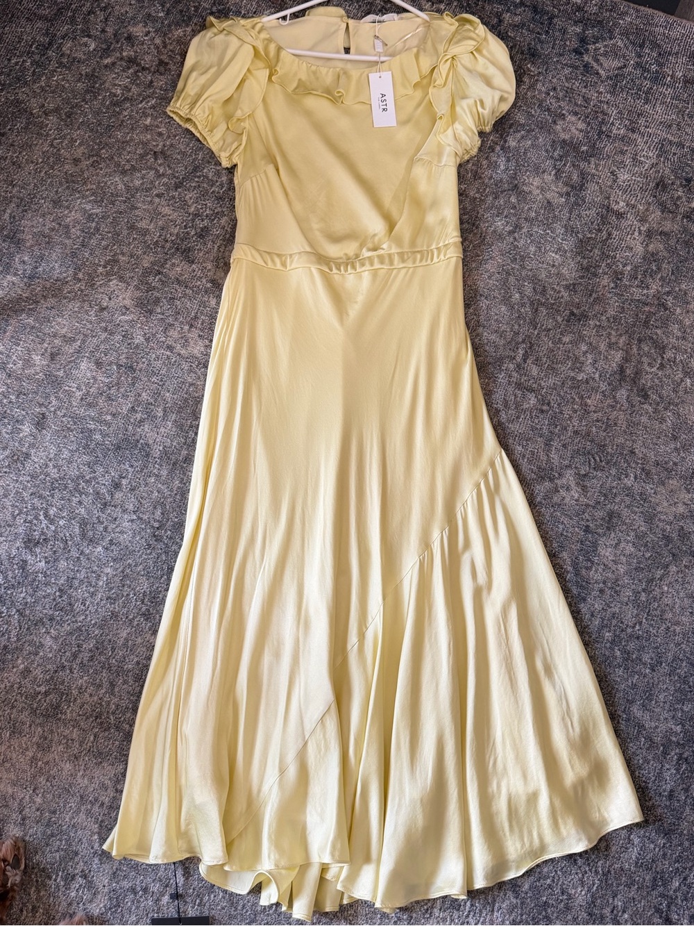 Astr Light Yellow Puff-Sleeve Maxi Dress